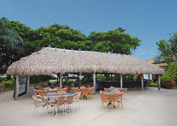 Clarion Hotell Fort Myers Restaurant bilde