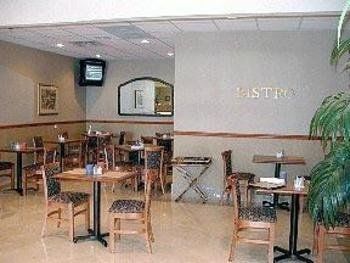 Clarion Hotell Fort Myers Restaurant bilde